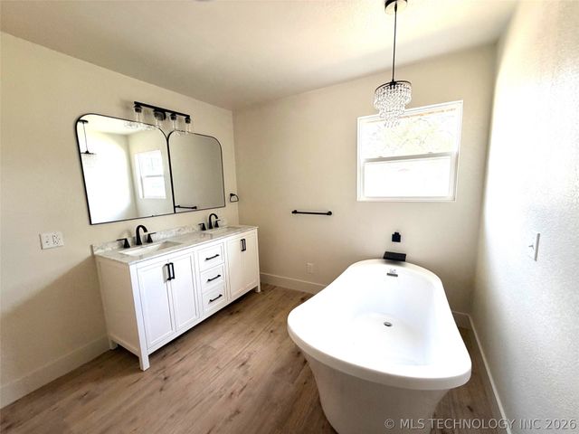 512 Pine Street, Henryetta, OK 74437