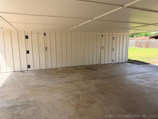 512 Pine Street, Henryetta, OK 74437