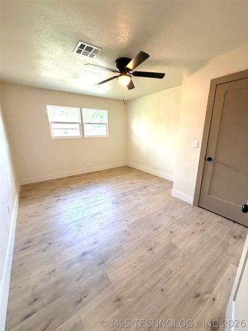 512 Pine Street, Henryetta, OK 74437