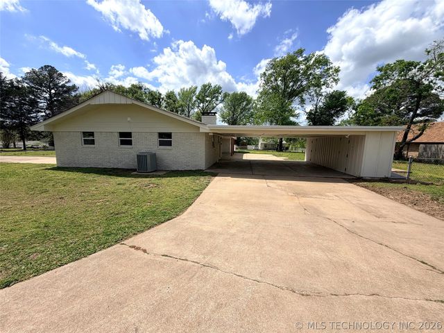 512 Pine Street, Henryetta, OK 74437