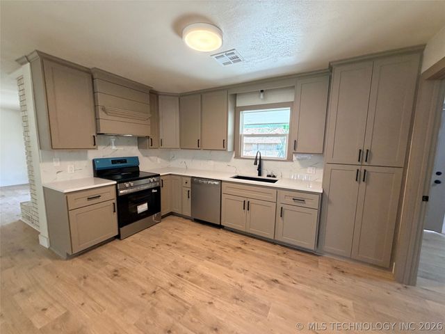 512 Pine Street, Henryetta, OK 74437