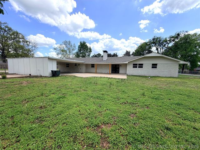 512 Pine Street, Henryetta, OK 74437