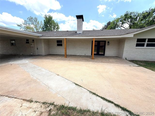 512 Pine Street, Henryetta, OK 74437