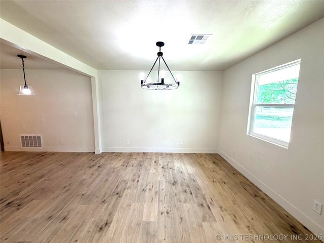 512 Pine Street, Henryetta, OK 74437