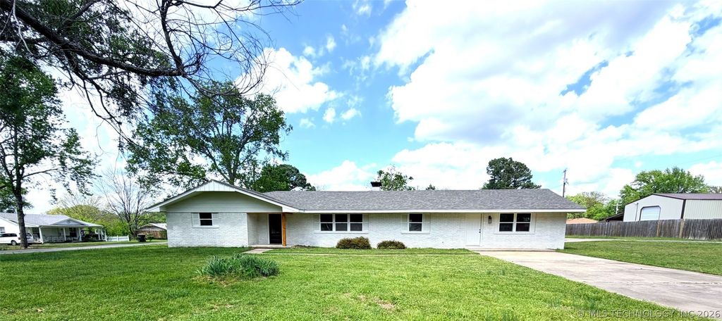 512 Pine Street, Henryetta, OK 74437