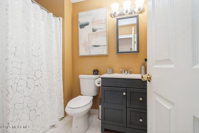 84 Annapolis Street, Tinton Falls, NJ 07712
