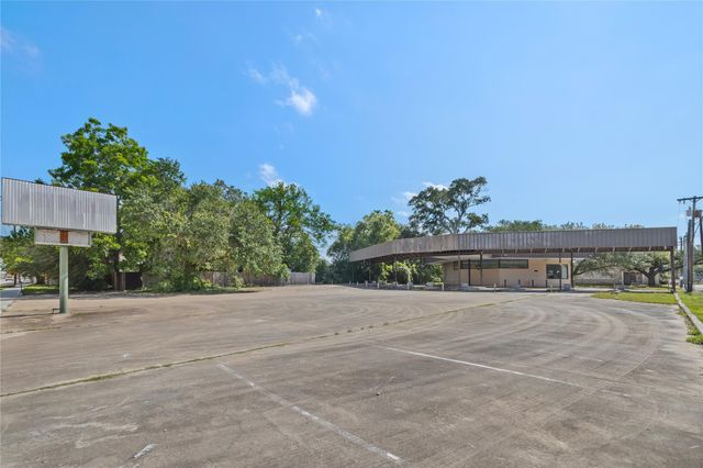218 W Blum Street, Alvin, TX 77511