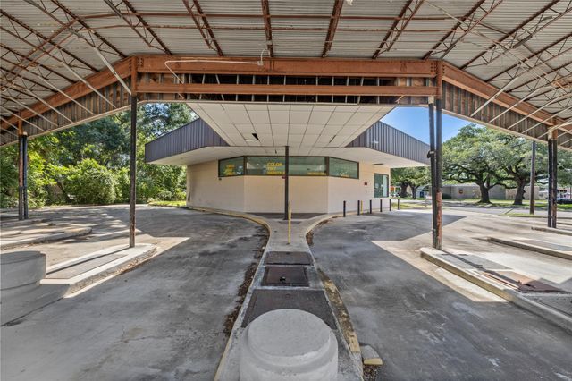 218 W Blum Street, Alvin, TX 77511