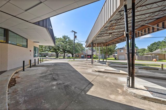 218 W Blum Street, Alvin, TX 77511