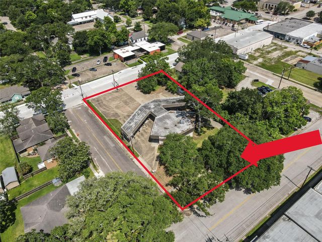 218 W Blum Street, Alvin, TX 77511