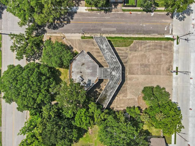 218 W Blum Street, Alvin, TX 77511