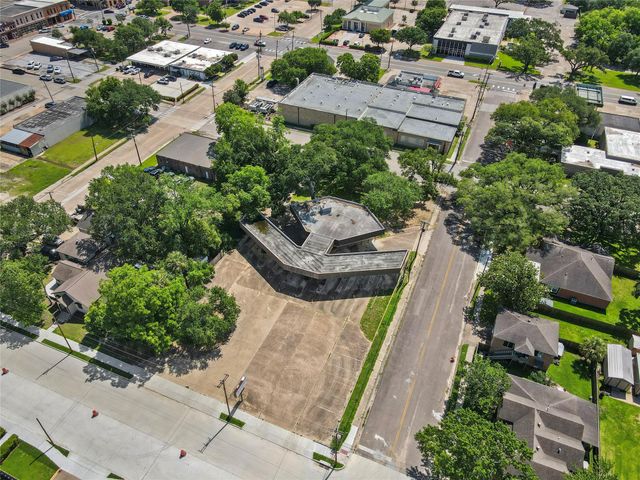 218 W Blum Street, Alvin, TX 77511