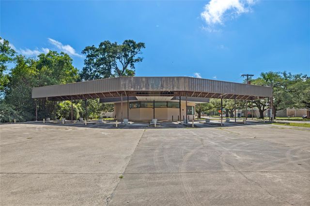 218 W Blum Street, Alvin, TX 77511