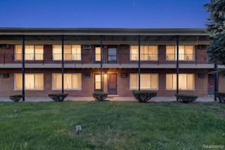 25301 5 Mile Rd 109, Redford, MI 48239
