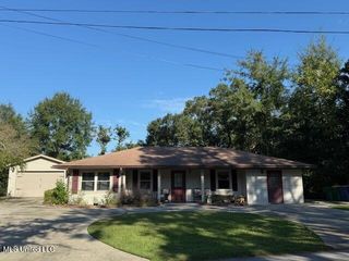 9336 Ridgeview Drive, Ocean Springs, MS 39564