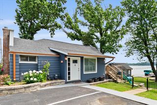 620 Kopmeier DRIVE, Pewaukee, WI 53072