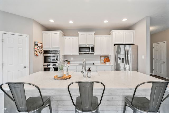 1065 Coral Springs Drive, Cicero, IN 46034