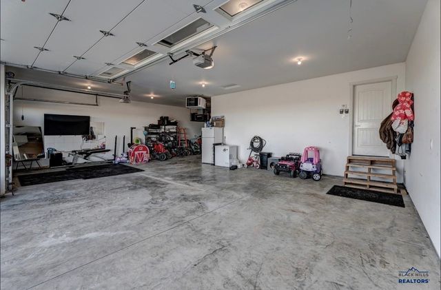 22933 GATEWAY DR, Box Elder, SD 57719