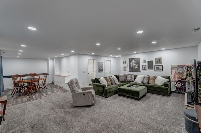 22933 GATEWAY DR, Box Elder, SD 57719