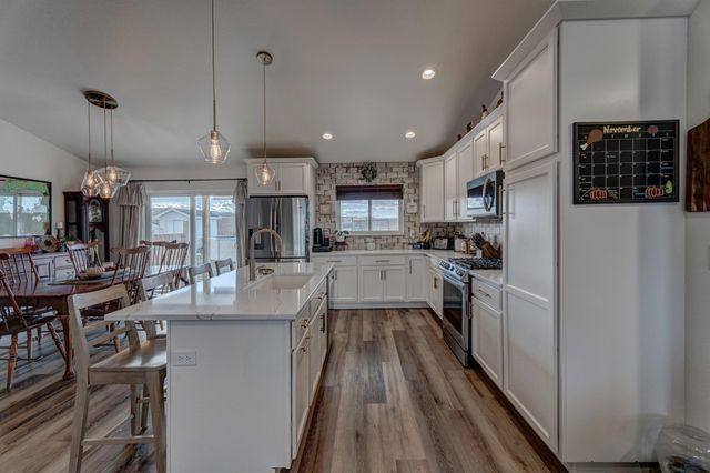 22933 GATEWAY DR, Box Elder, SD 57719