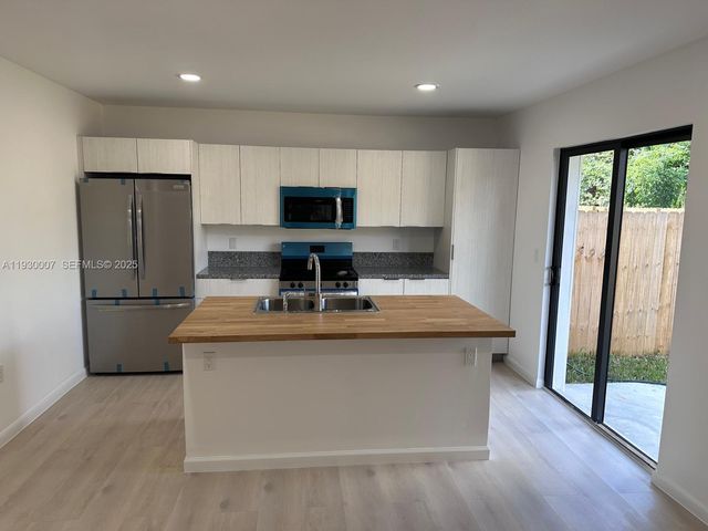 574 NW 7th St 1, Florida City, FL 33034