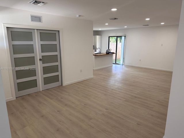 574 NW 7th St 1, Florida City, FL 33034