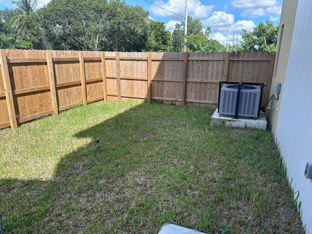 574 NW 7th St 1, Florida City, FL 33034