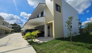 574 NW 7th St 1, Florida City, FL 33034