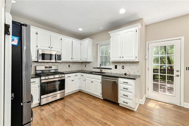 13981 W 120 Street, Olathe, KS 66062