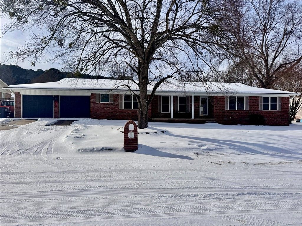 306 Tanglewood Drive, Russellville, AR 72801