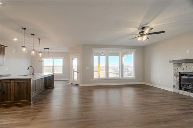 1317 N Holland Court, Independence, MO 64056