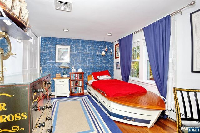35 Oak Street, Allendale, NJ 07401