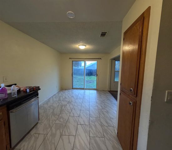 2121 2121 Apricot Ct, Pittsburg, CA 94565