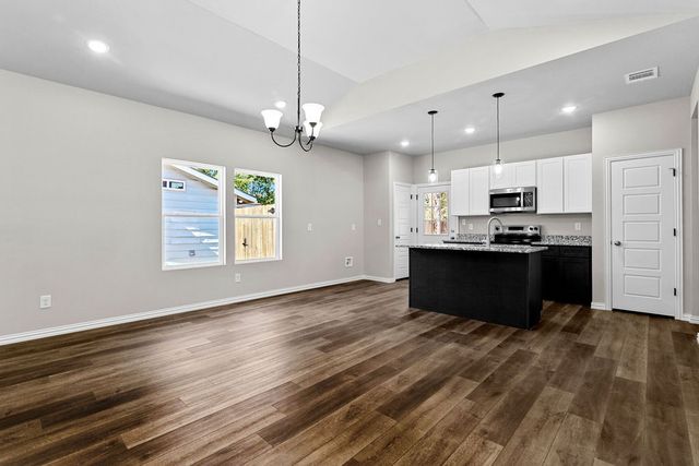 1832 E Broadway Avenue, Fort Worth, TX 76104