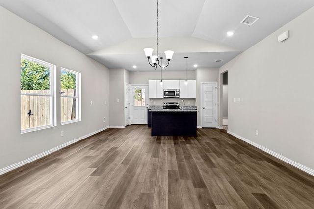 1832 E Broadway Avenue, Fort Worth, TX 76104