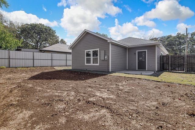 1832 E Broadway Avenue, Fort Worth, TX 76104