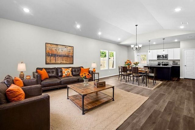 1832 E Broadway Avenue, Fort Worth, TX 76104