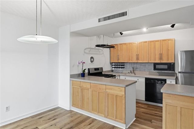 2965 Pharr Court South NW 609, Atlanta, GA 30305