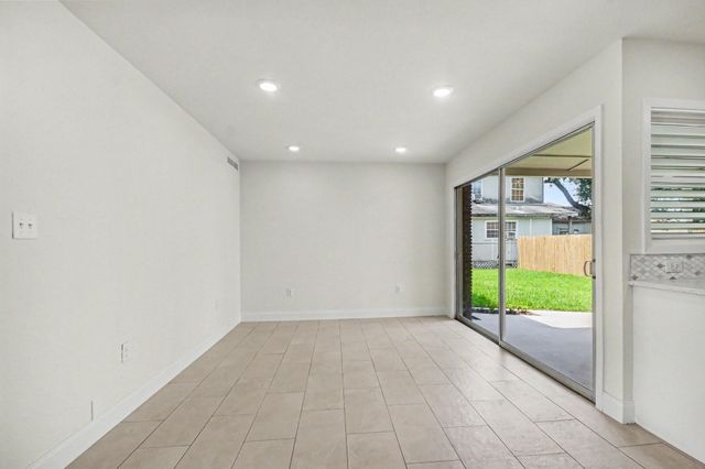 2005 Mary Moody Northen Boulevard, Galveston, TX 77551
