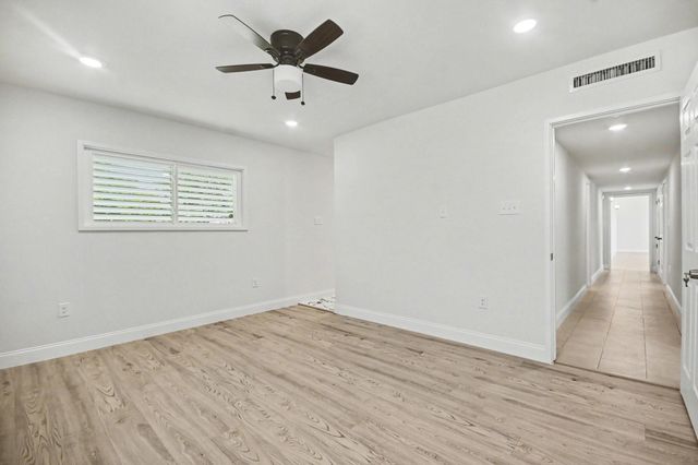 2005 Mary Moody Northen Boulevard, Galveston, TX 77551