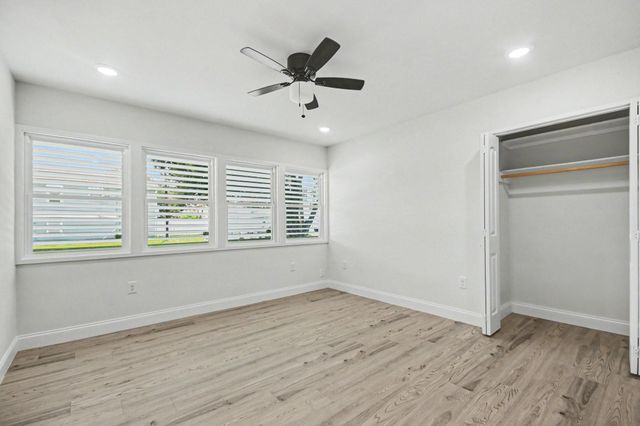 2005 Mary Moody Northen Boulevard, Galveston, TX 77551