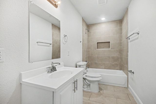2005 Mary Moody Northen Boulevard, Galveston, TX 77551