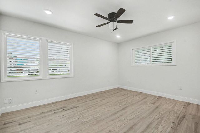 2005 Mary Moody Northen Boulevard, Galveston, TX 77551