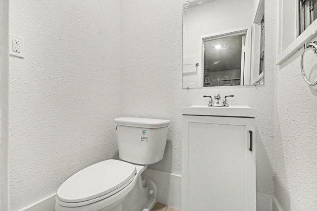 2005 Mary Moody Northen Boulevard, Galveston, TX 77551