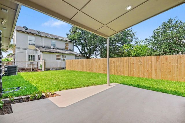 2005 Mary Moody Northen Boulevard, Galveston, TX 77551