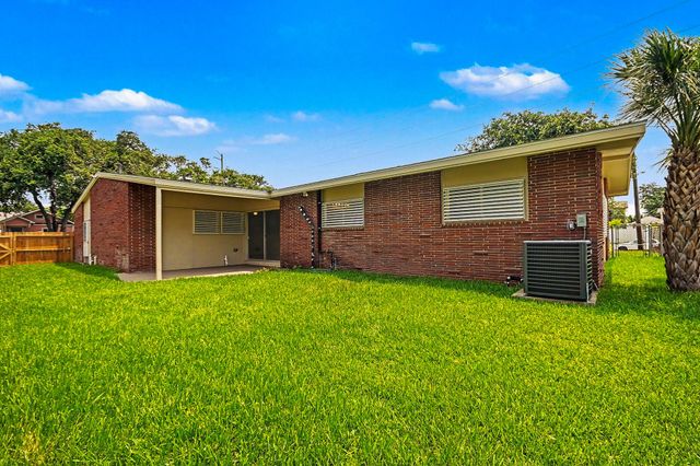 2005 Mary Moody Northen Boulevard, Galveston, TX 77551