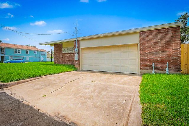 2005 Mary Moody Northen Boulevard, Galveston, TX 77551