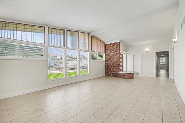 2005 Mary Moody Northen Boulevard, Galveston, TX 77551