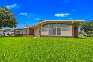 2005 Mary Moody Northen Boulevard, Galveston, TX 77551