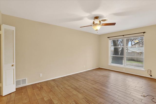 729 W Cheryl Avenue, Hurst, TX 76053